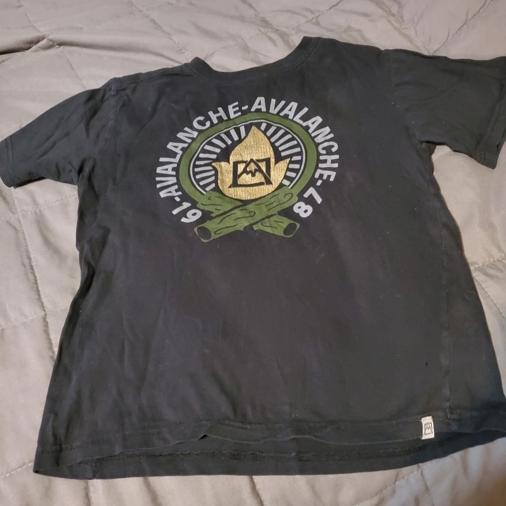 AVALANCHE t shirt